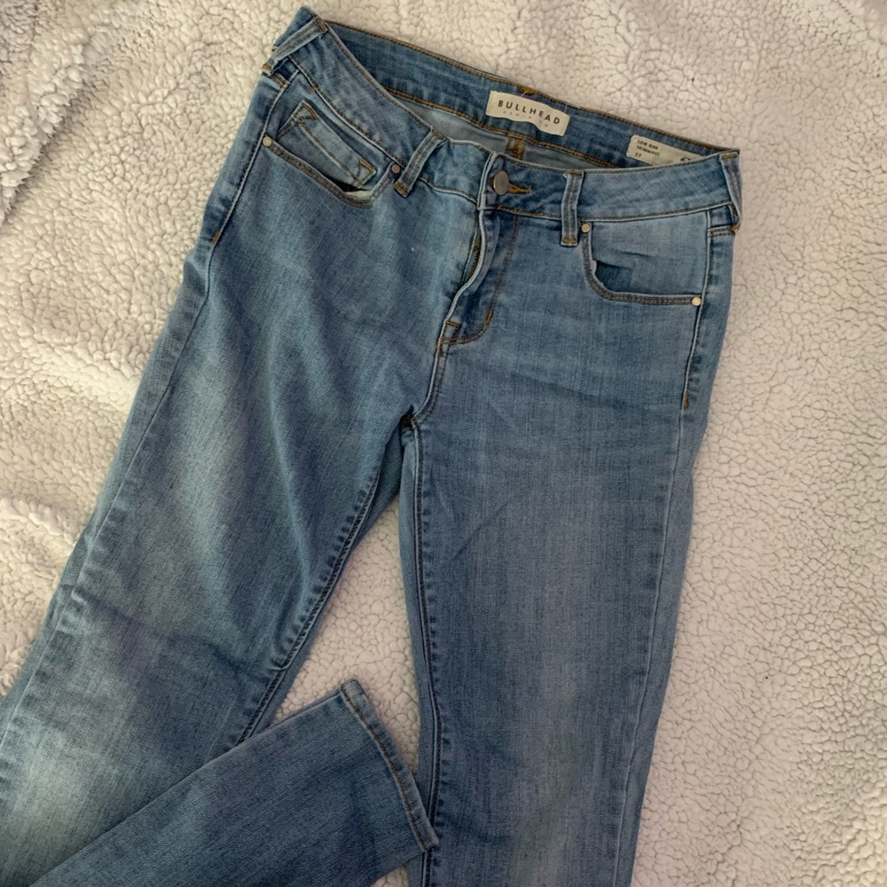 BULLHEAD light wash skinny jeans ( size 27 )